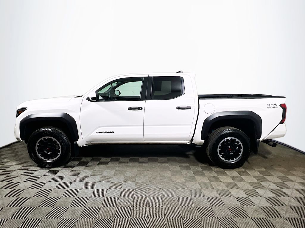 Certified 2025 Toyota Tacoma TRD Off-Road AWD/4WD image 5