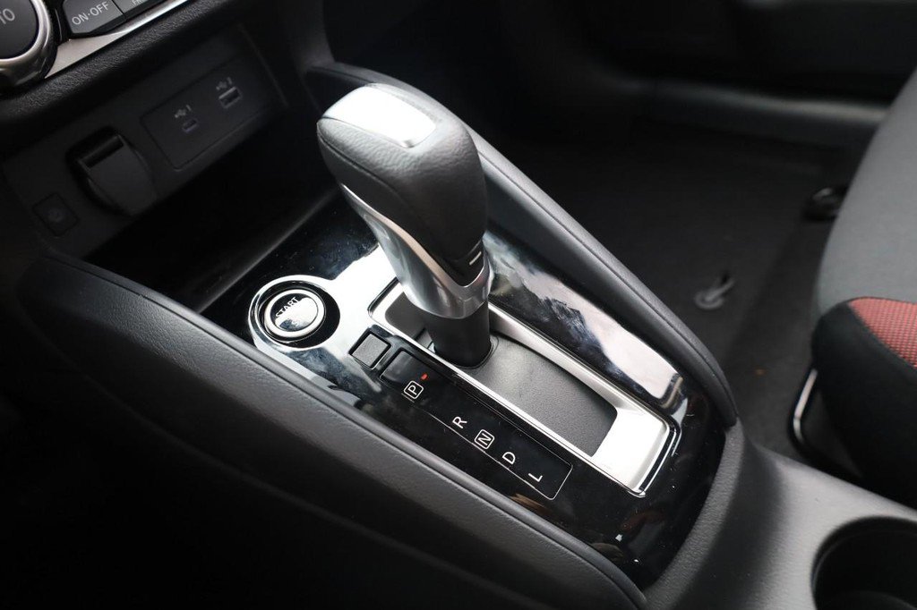 New 2025 Nissan Versa SR w/ Trunk Package image 15