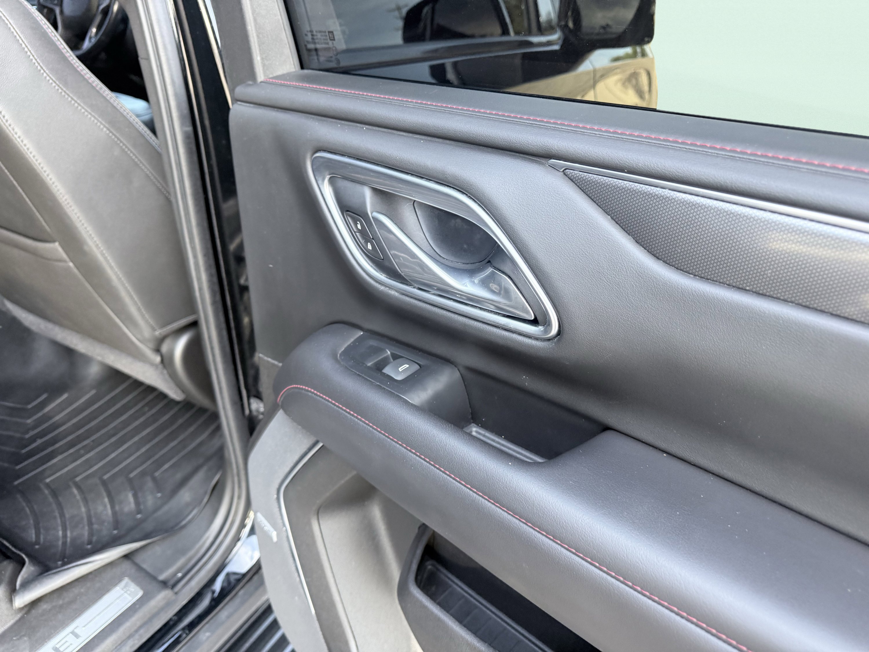 Used 2021 Chevrolet Suburban RST w/ Luxury Package image 24