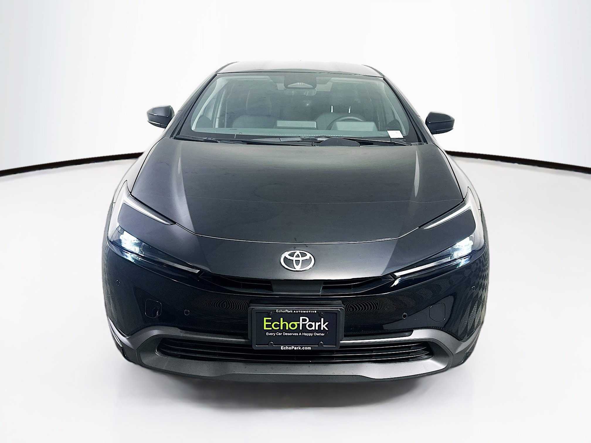 Used 2024 Toyota Prius LE FWD image 2