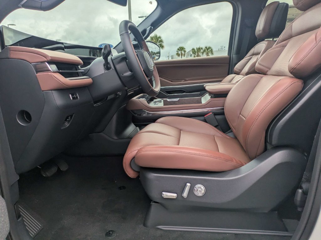 New 2027 Lincoln Navigator L Reserve AWD/4WD image 17