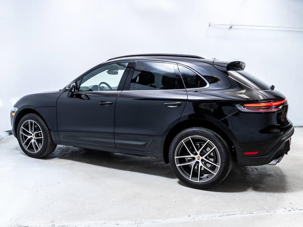 Used 2025 Porsche Macan image 2