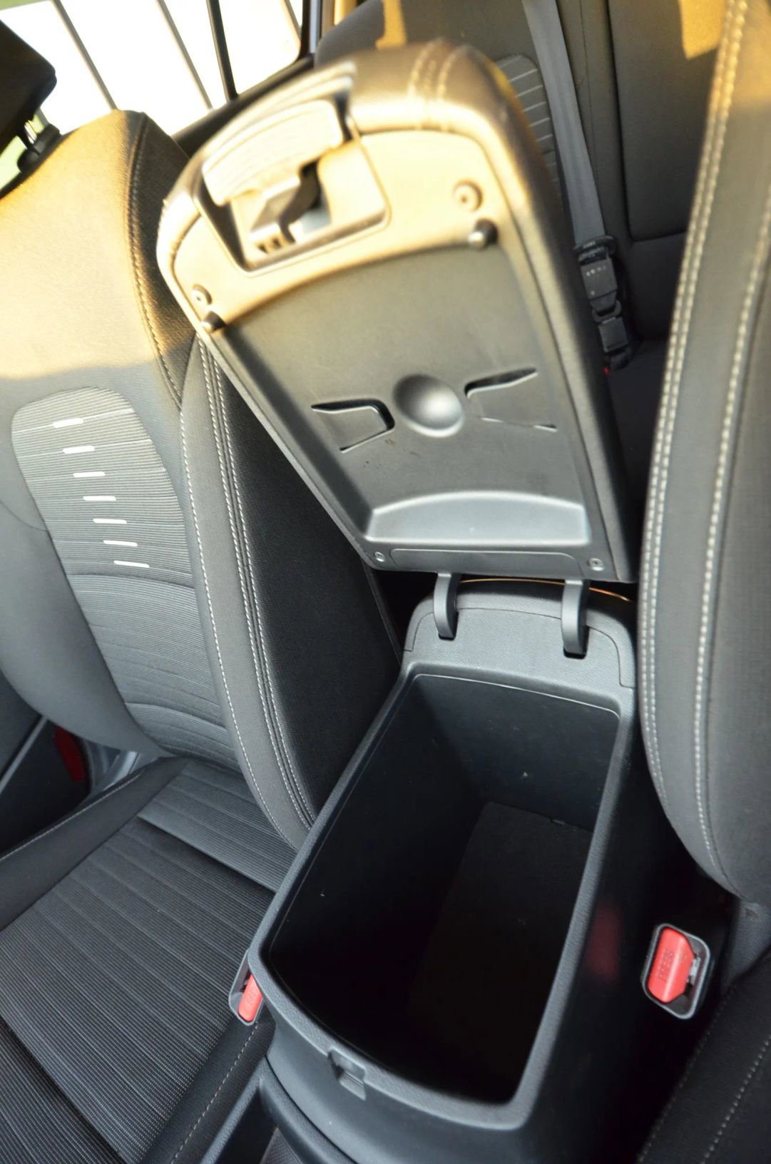 Used 2018 Kia Sportage LX w/ LX Technology Package image 29