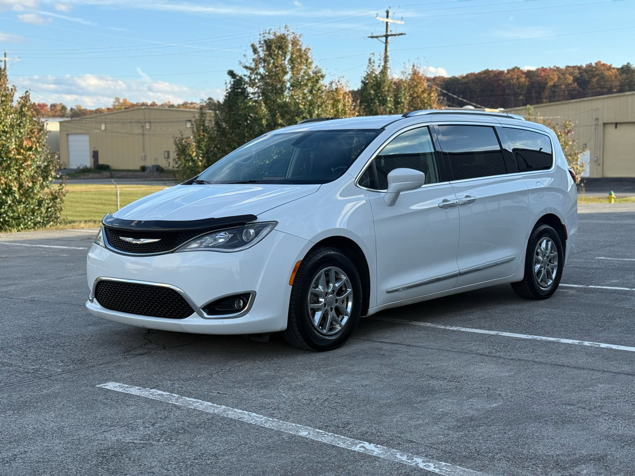 Used 2020 Chrysler Pacifica Touring-L image 9