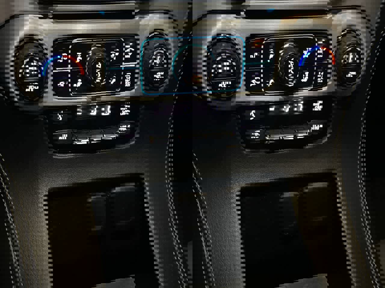 Used 2017 GMC Yukon SLE w/ SLE Value Package image 19