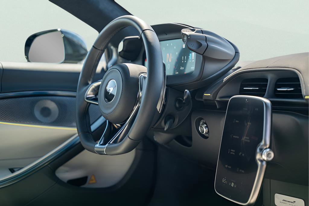 New 2025 McLaren Artura image 40