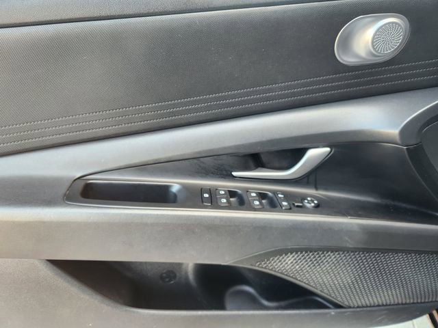 Used 2025 Hyundai Elantra SE image 21