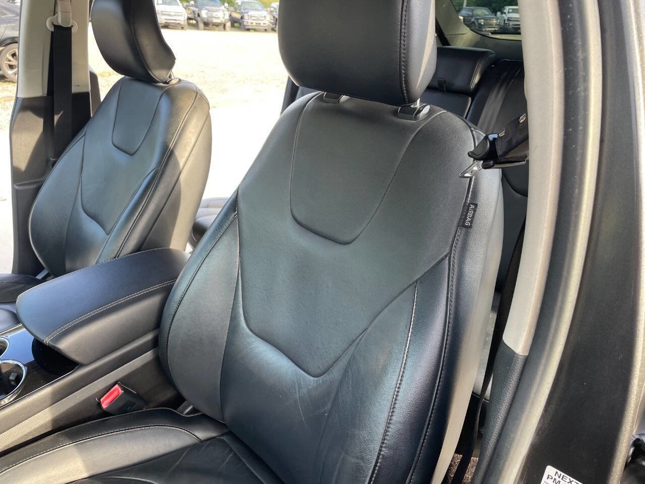 Used 2017 Ford Edge Titanium FWD image 21
