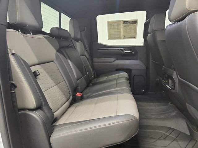 Used 2023 Chevrolet Silverado 1500 ZR2 w/ Technology Package AWD/4WD image 32