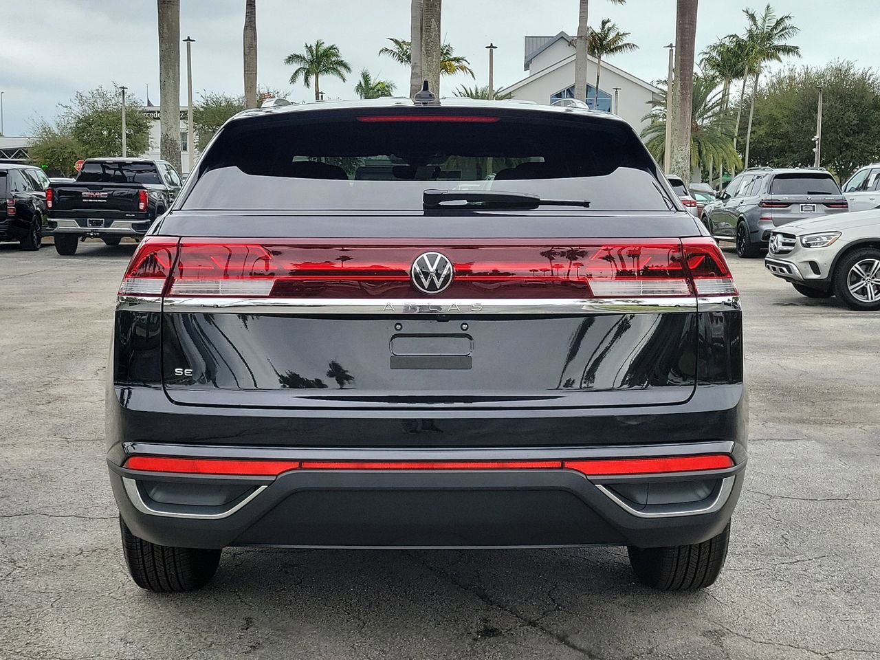 Used 2025 Volkswagen Atlas Cross Sport SE image 5