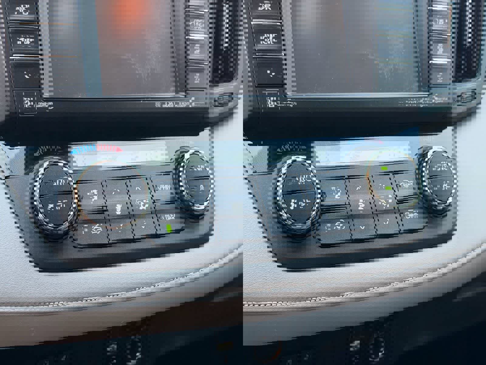 Used 2018 Toyota RAV4 Limited w/ Advanced Technology Package image 25