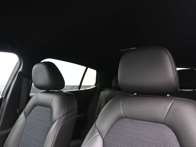 Used 2025 Buick Envista Preferred image 28