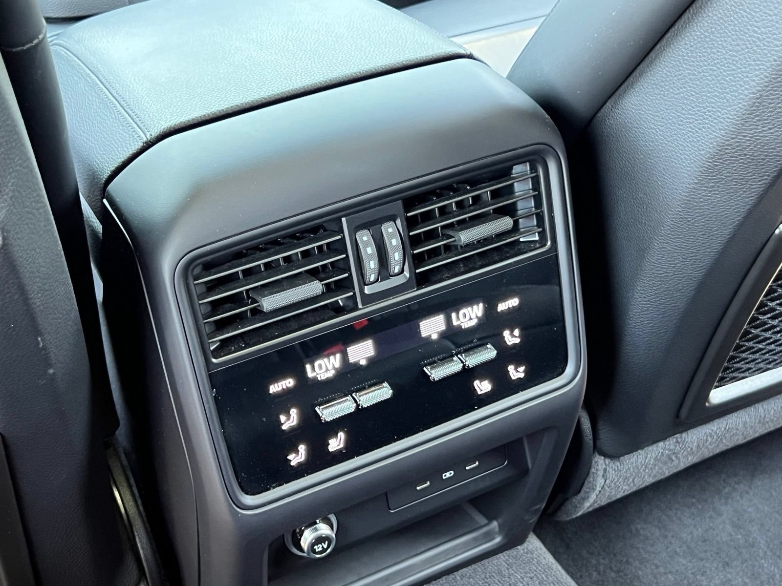 Certified 2024 Porsche Cayenne Coupe AWD/4WD image 19
