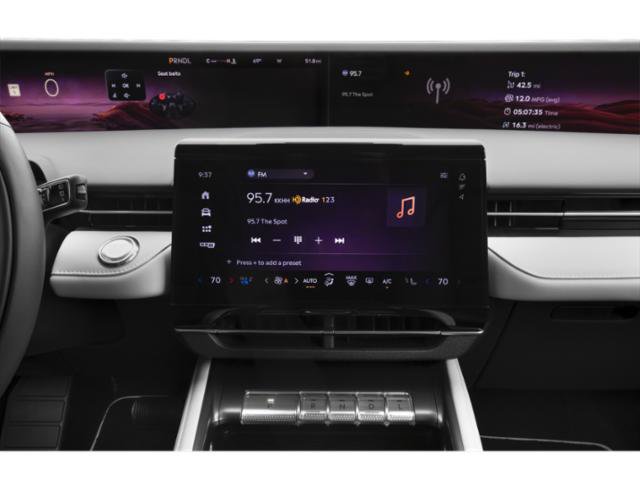 Used 2025 Lincoln Nautilus Premier AWD/4WD image 9