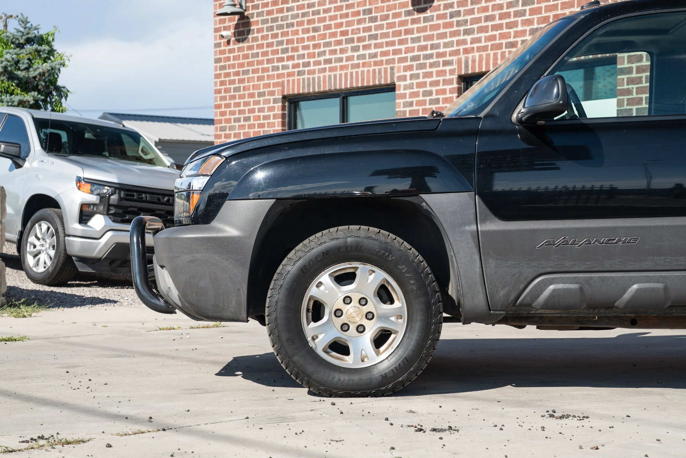 Used 2003 Chevrolet Avalanche 4x4 w/ Suspension Package, Off-Road image 4