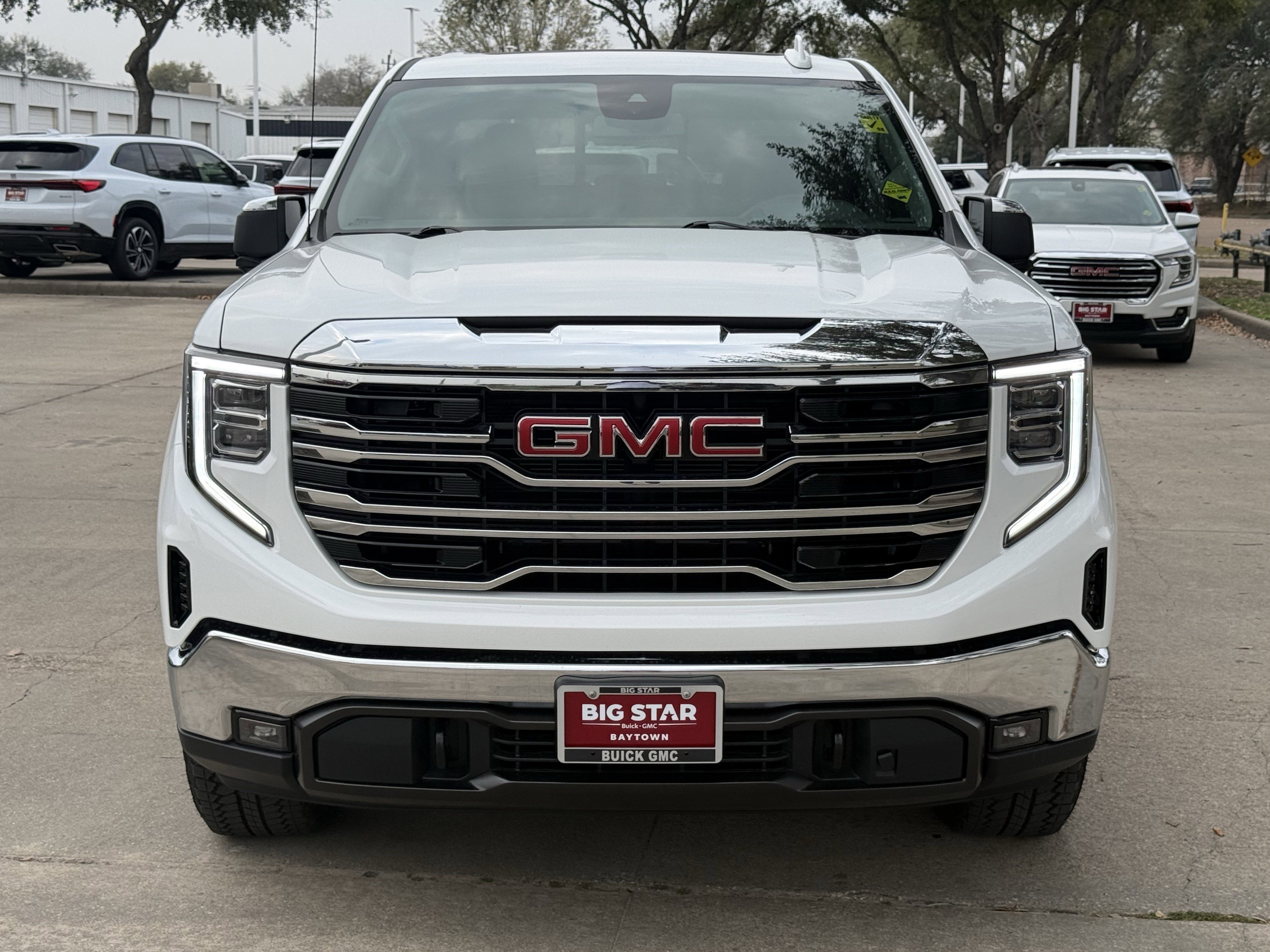 Used 2026 GMC Sierra 1500 SLT image 8