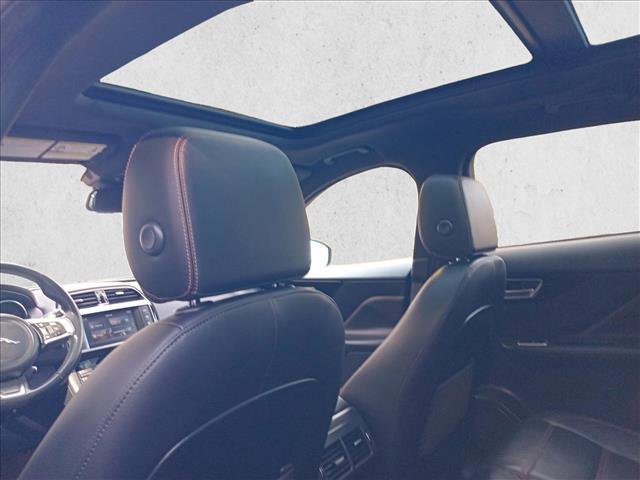Used 2018 Jaguar F-PACE Prestige image 11