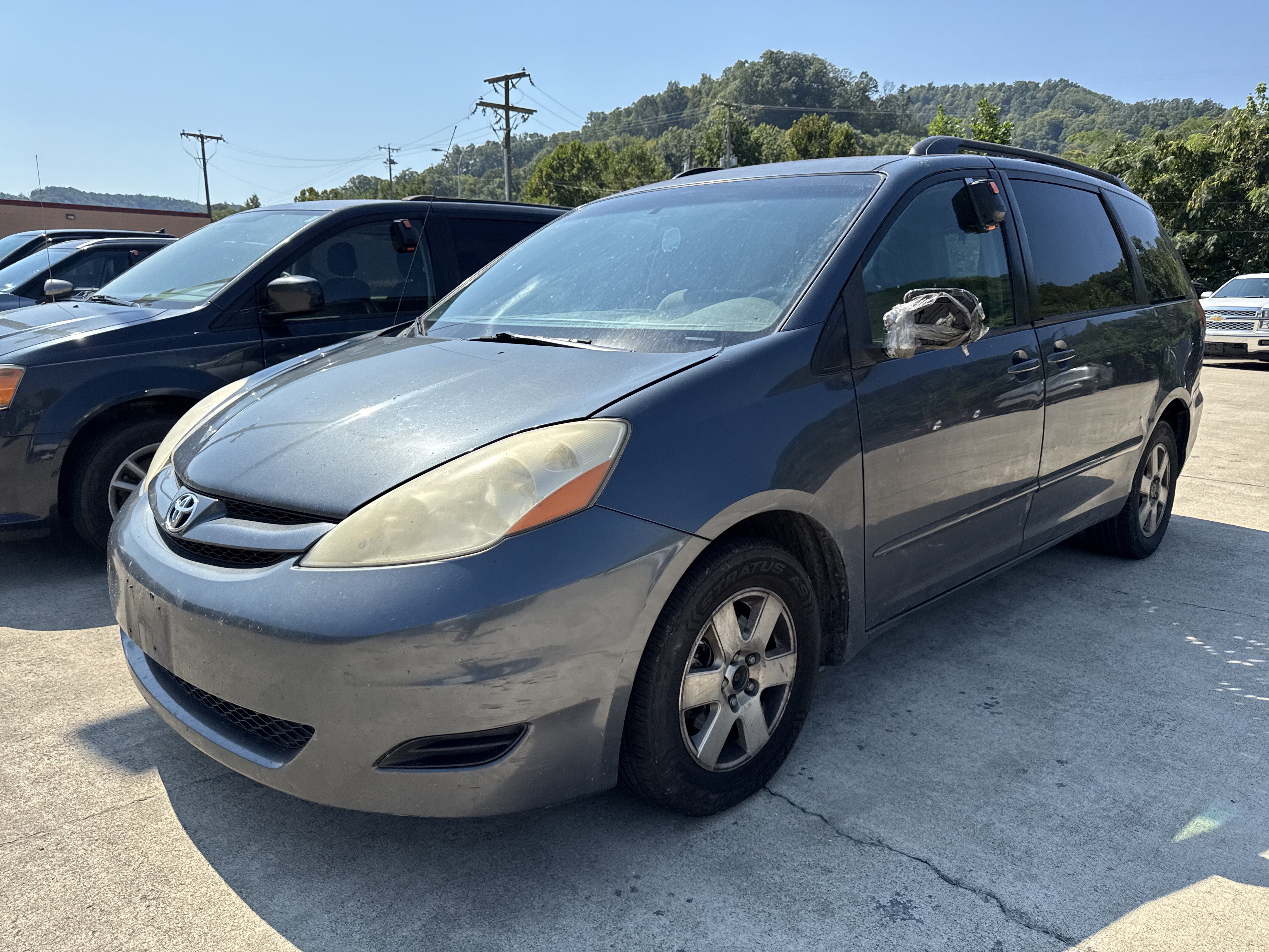 Used 2009 Toyota Sienna LE FWD image 3