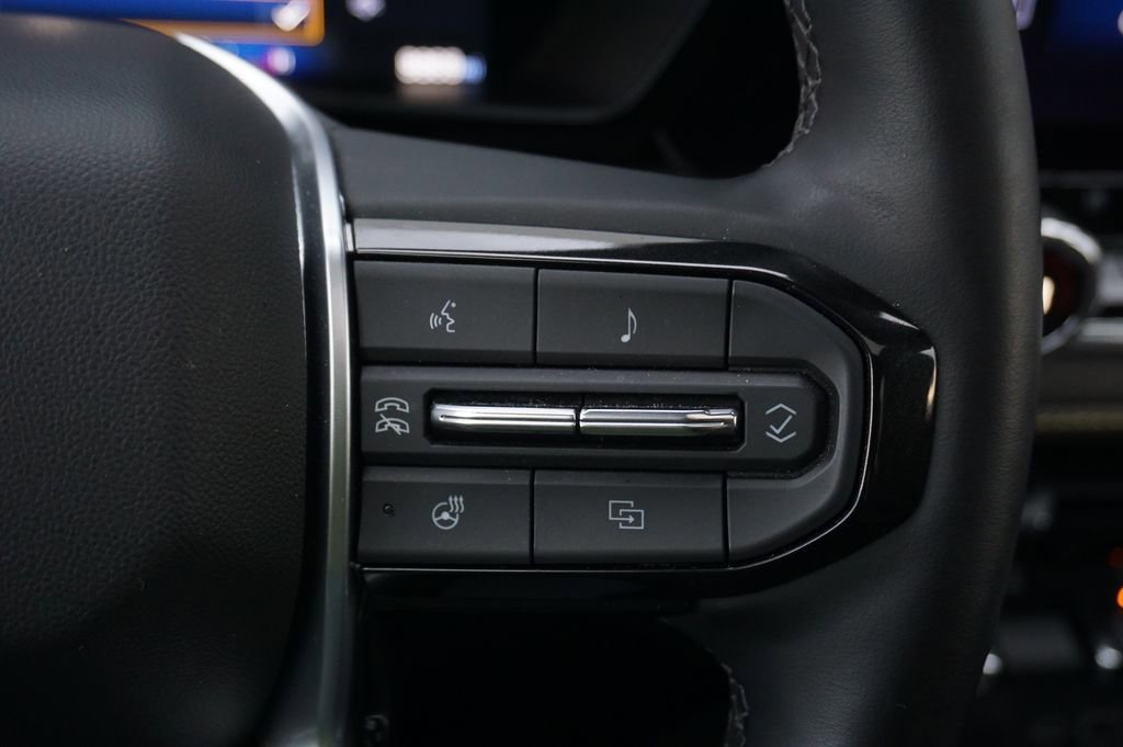 Used 2025 Chevrolet Colorado ZR2 w/ Technology Package AWD/4WD image 21