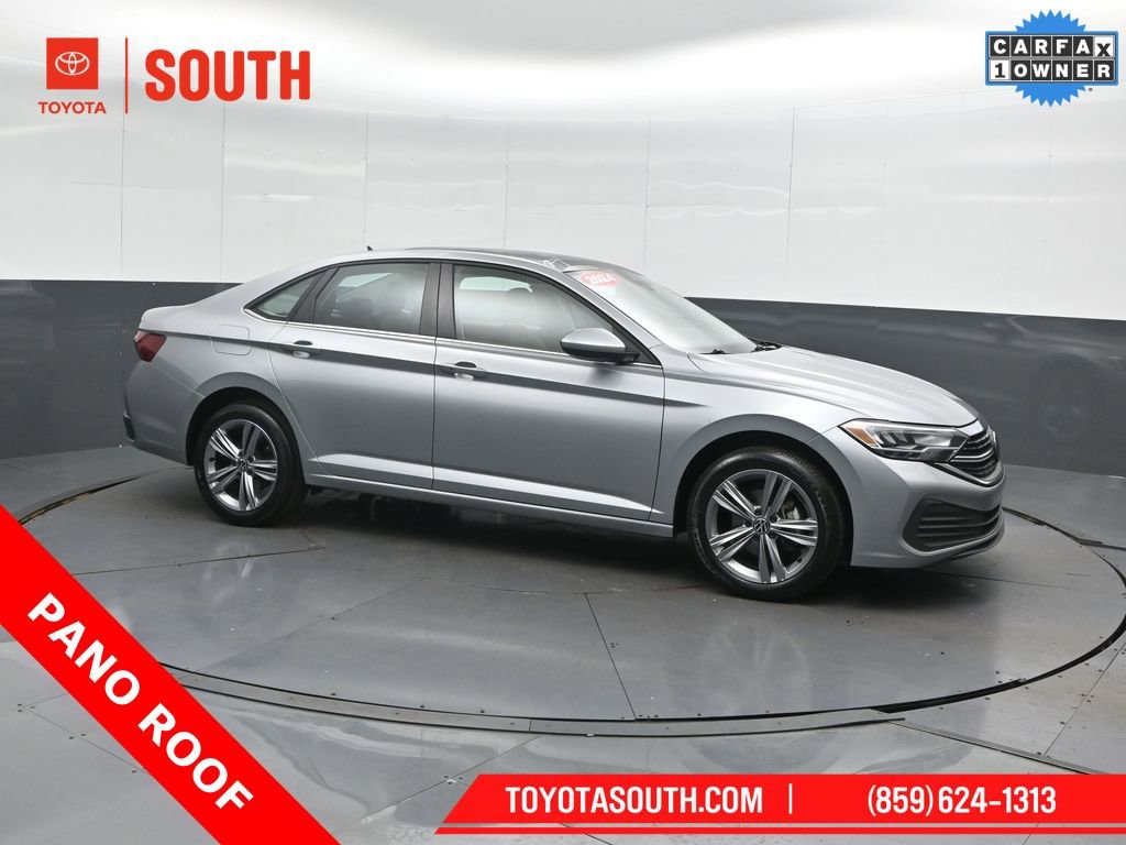 Used 2024 Volkswagen Jetta SE image 1