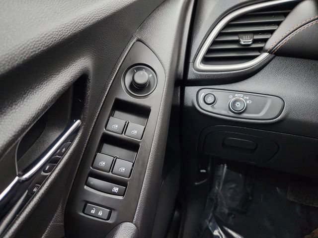 Used 2022 Chevrolet Trax LT w/ LT Convenience Package image 34