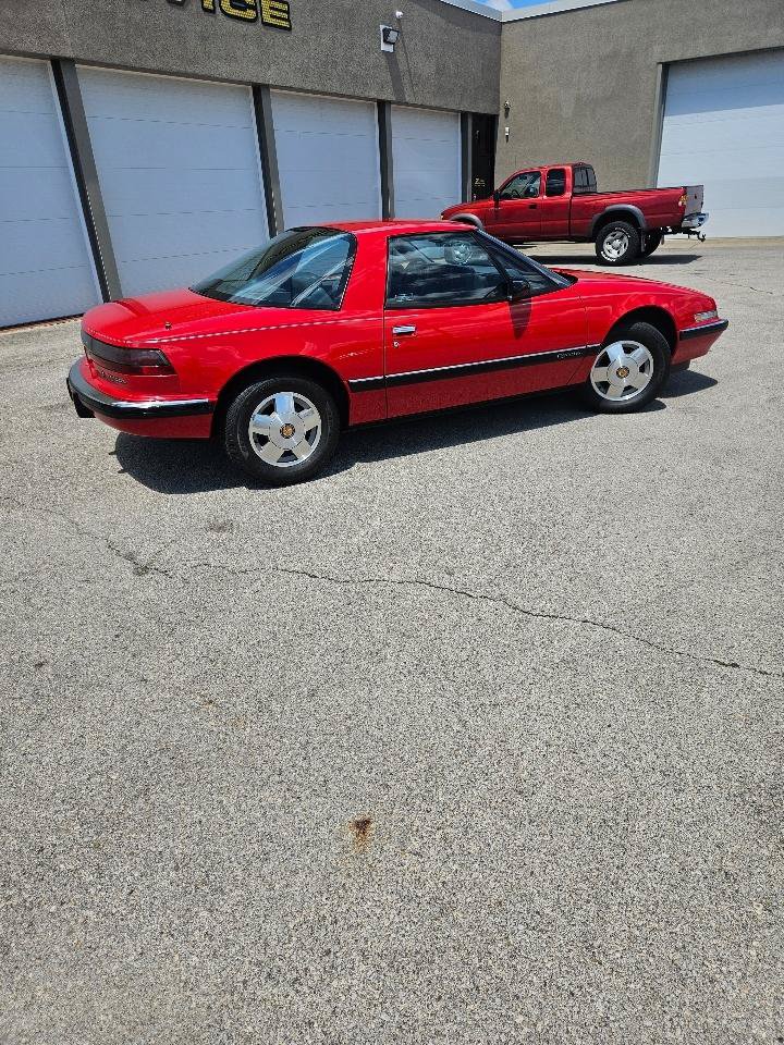 Used 1988 Buick Reatta Coupe FWD image 4