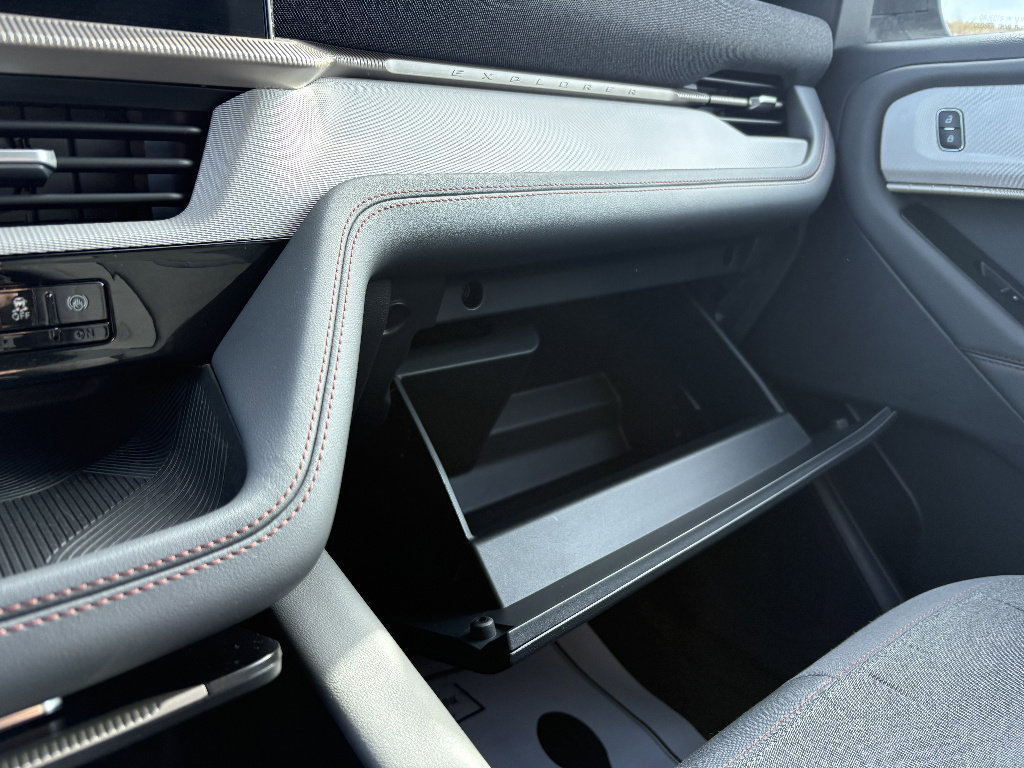 Used 2025 Ford Explorer Active image 36