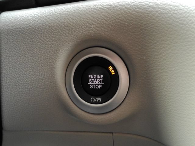 Used 2024 Chrysler Pacifica Touring-L FWD image 46