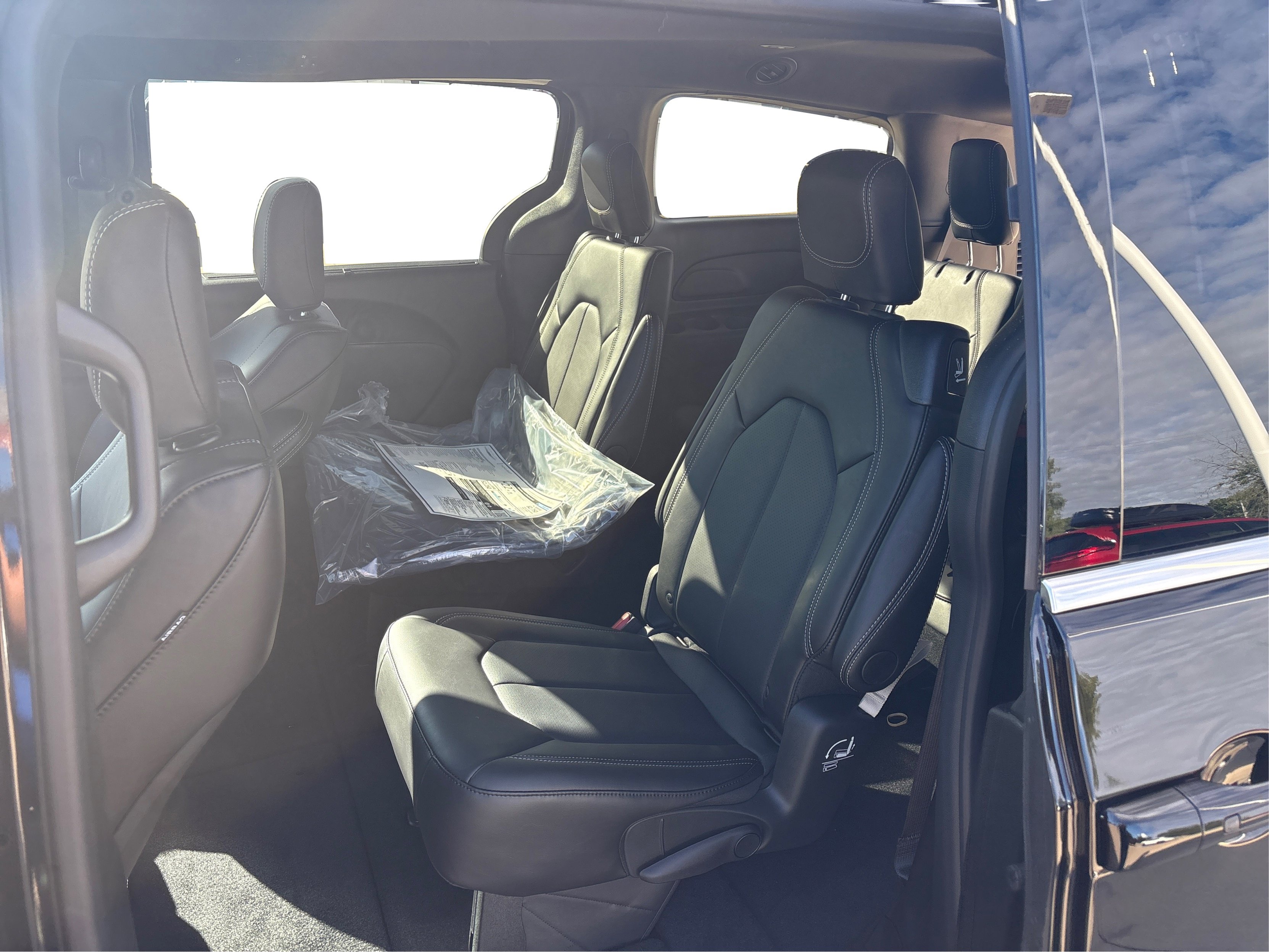 New 2026 Chrysler Pacifica Select image 10