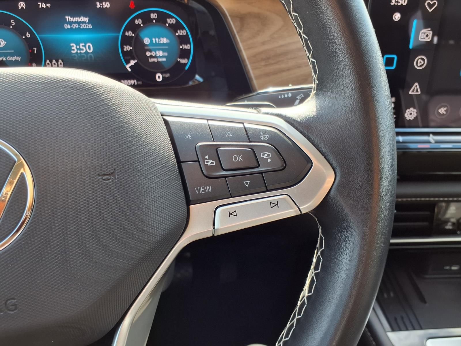 Used 2025 Volkswagen Atlas SE FWD image 16