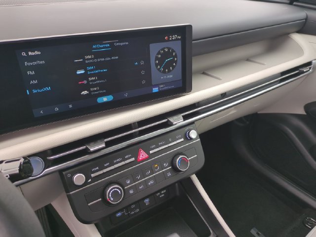 Certified 2025 Hyundai Tucson SE FWD image 11