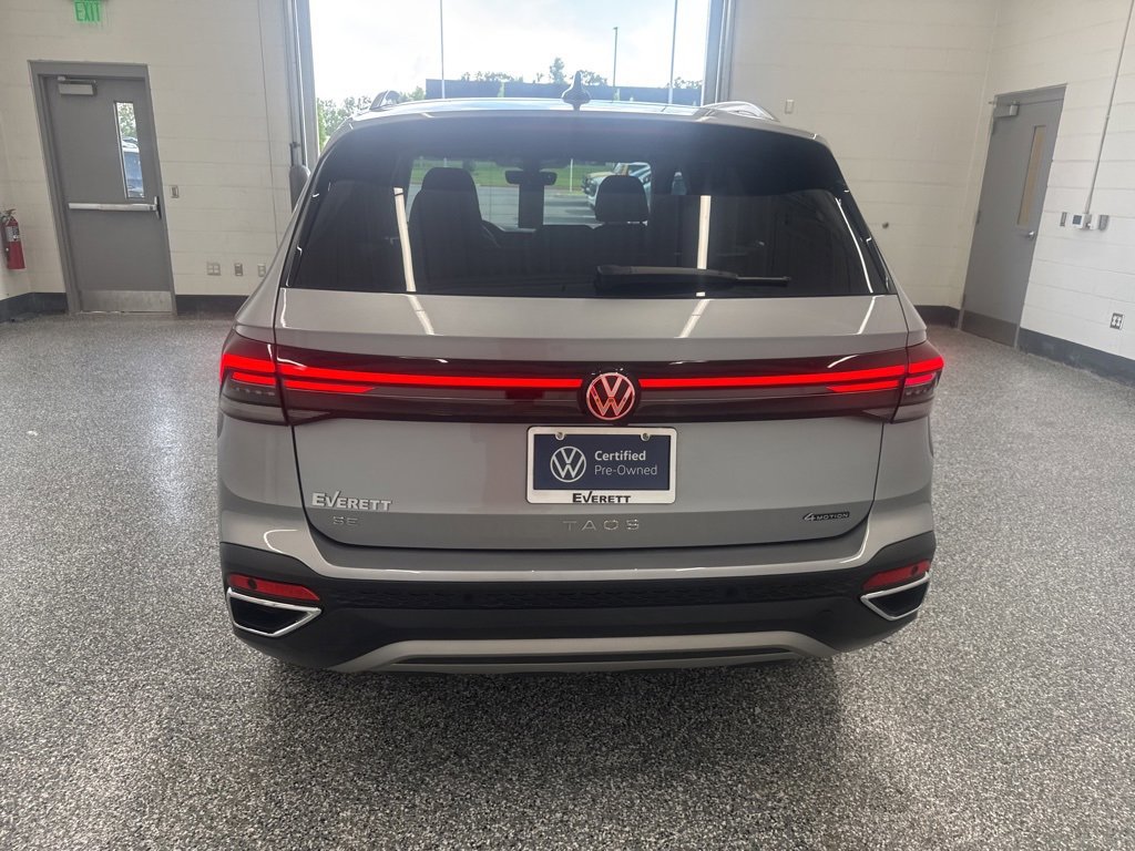 Certified 2025 Volkswagen Taos SE image 3