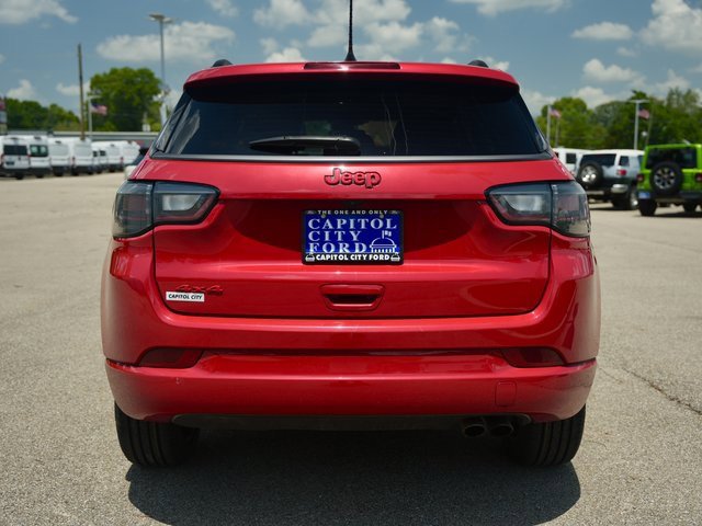 Used 2022 Jeep Compass Limited w/ (RED) Package image 5