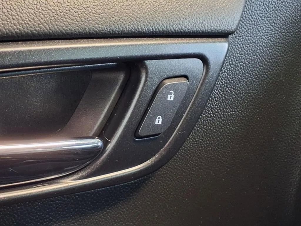 Used 2019 GMC Yukon XL SLT w/ Open Road Package image 21