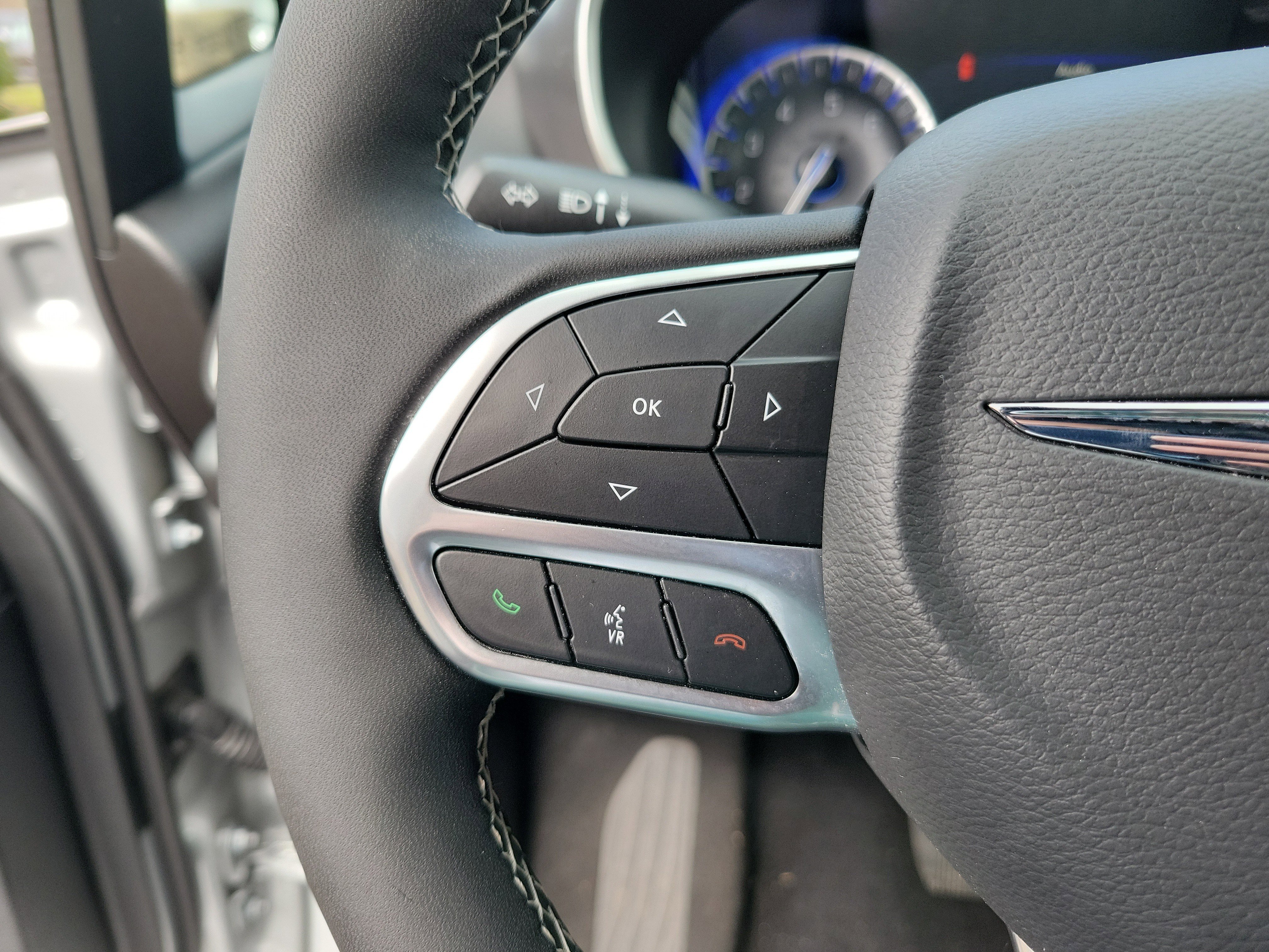 Used 2026 Chrysler Pacifica Select image 17