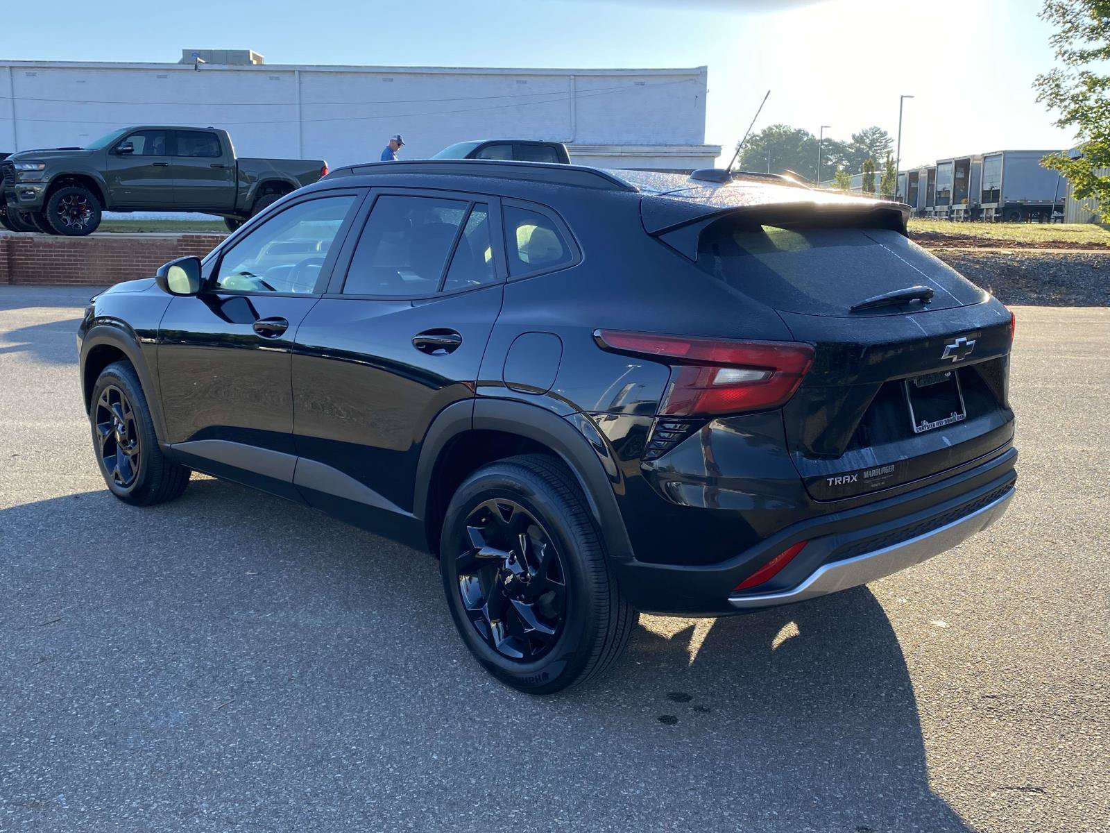 Used 2025 Chevrolet Trax LT FWD image 7