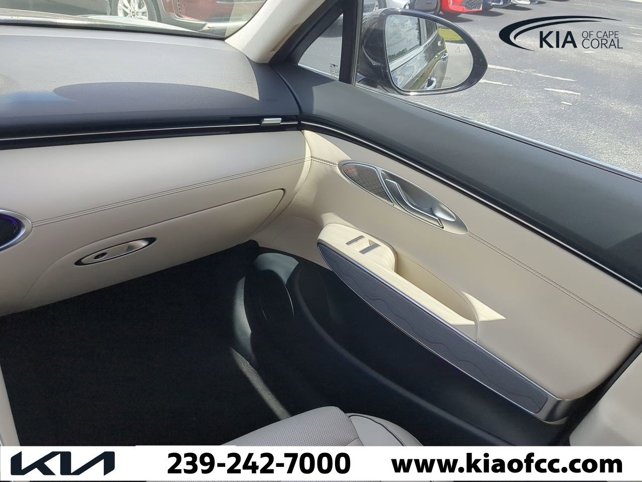 Used 2022 Genesis GV70 2.5T w/ Advanced Package image 17