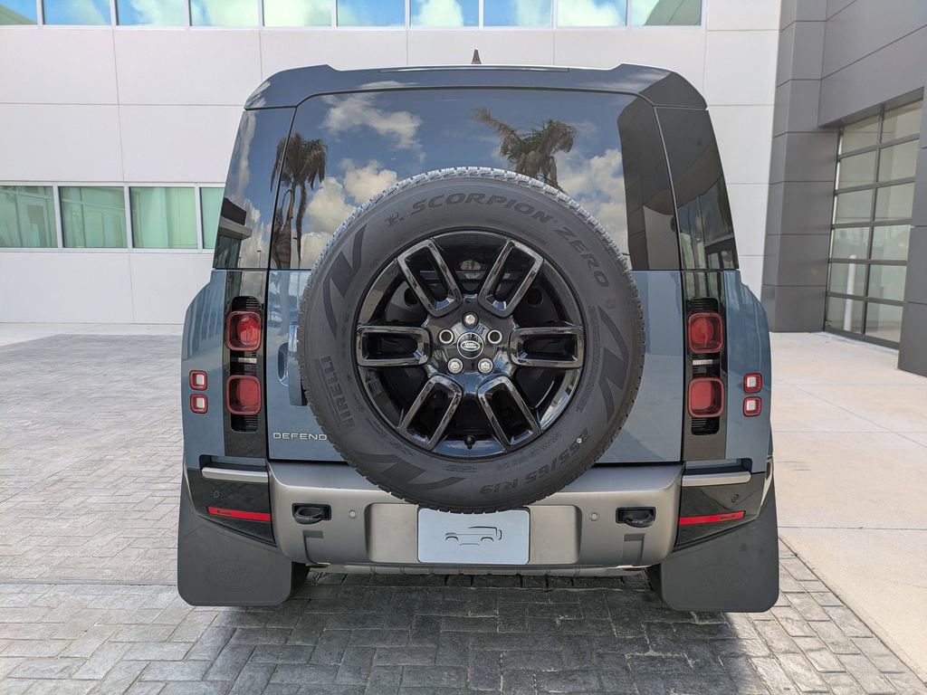 Certified 2024 Land Rover Defender 110 X-Dynamic SE AWD/4WD image 6
