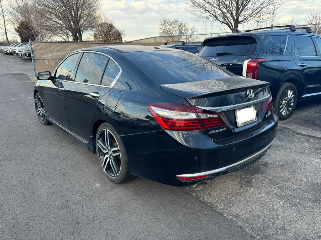 Used 2016 Honda Accord Touring image 9
