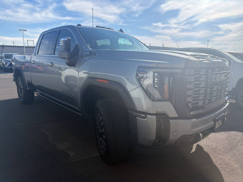 Used 2025 GMC Sierra 2500 Denali Ultimate AWD/4WD image 4