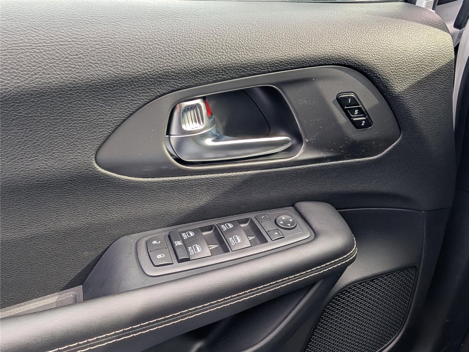 New 2026 Chrysler Pacifica Select FWD image 15