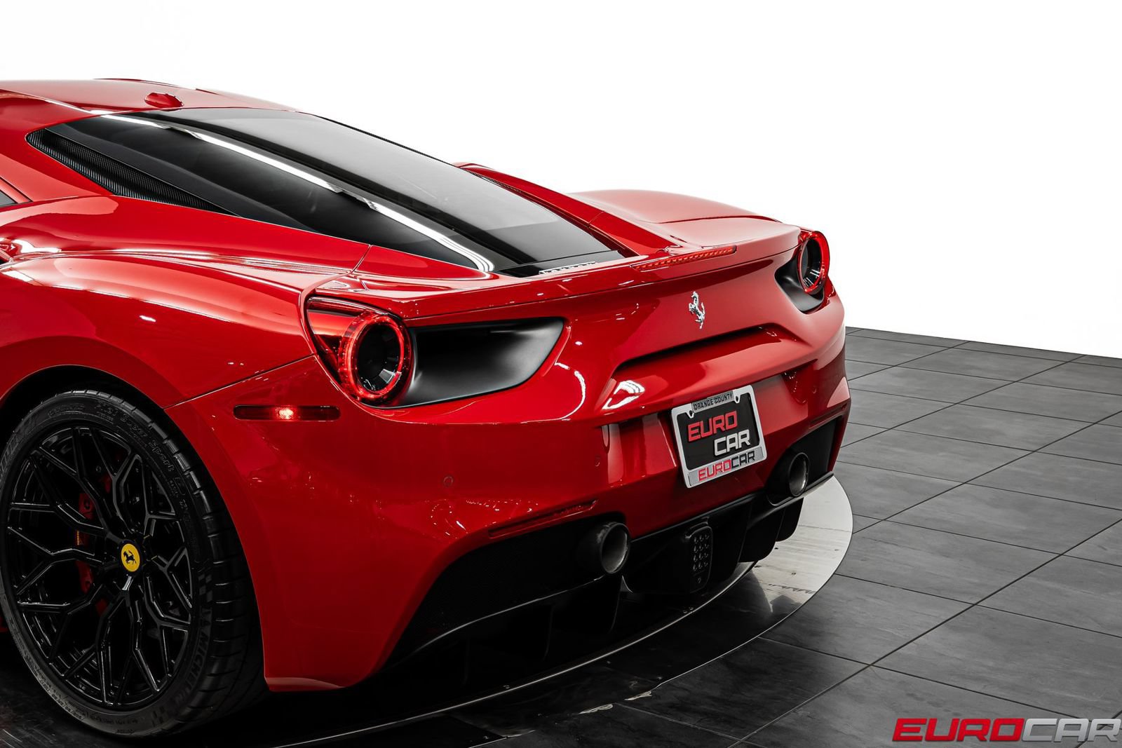 Used 2017 Ferrari 488 GTB RWD image 19