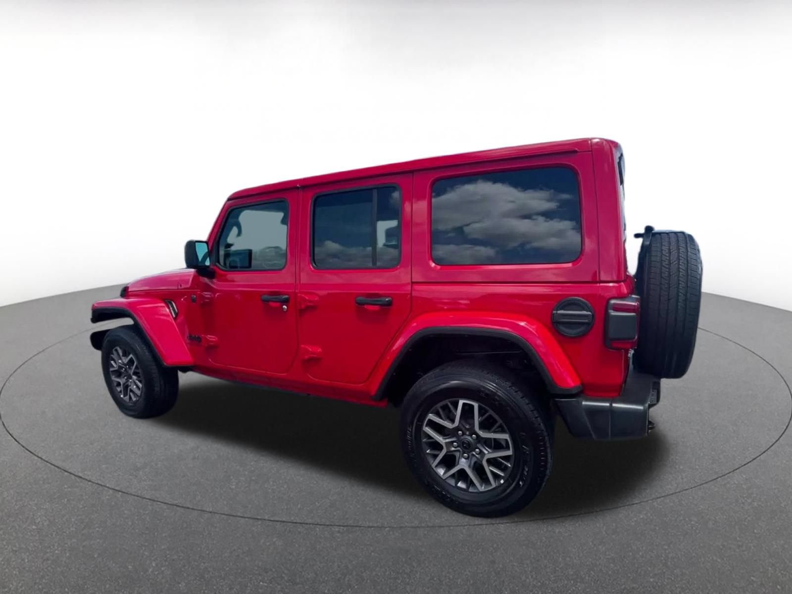 Used 2025 Jeep Wrangler Unlimited Sahara AWD/4WD image 8