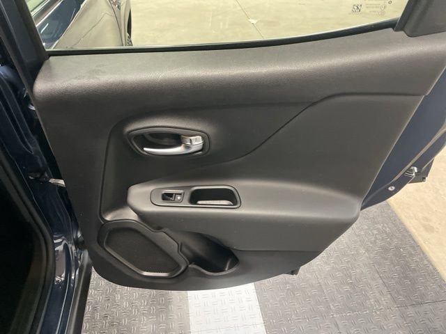 Used 2021 Jeep Renegade Limited AWD/4WD image 6