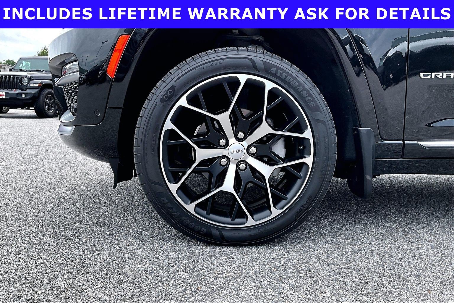 Used 2022 Jeep Grand Cherokee Summit AWD/4WD image 8