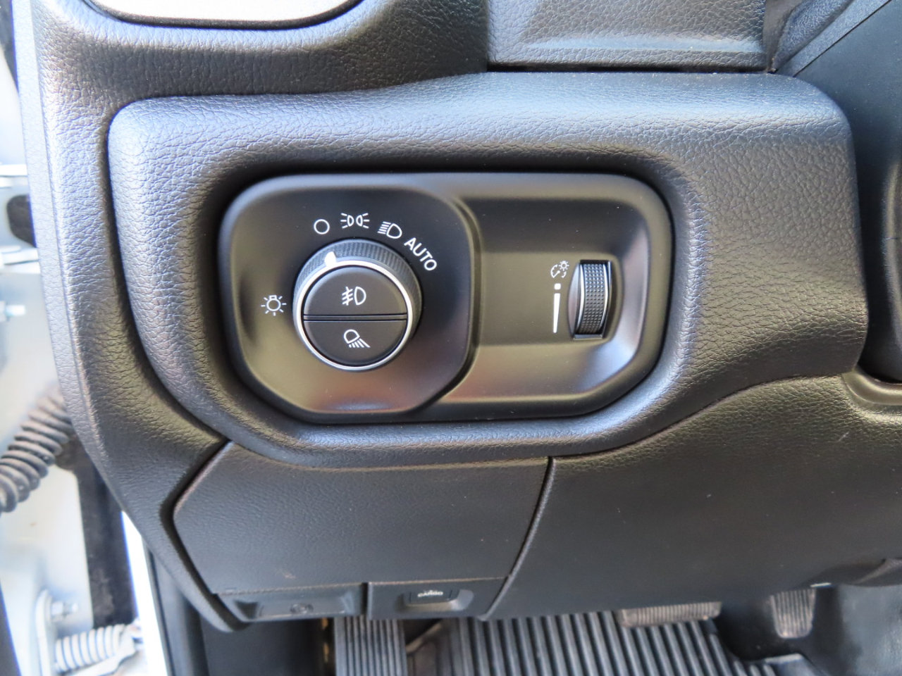 Used 2024 RAM 2500 Tradesman w/ Chrome Appearance Group image 22