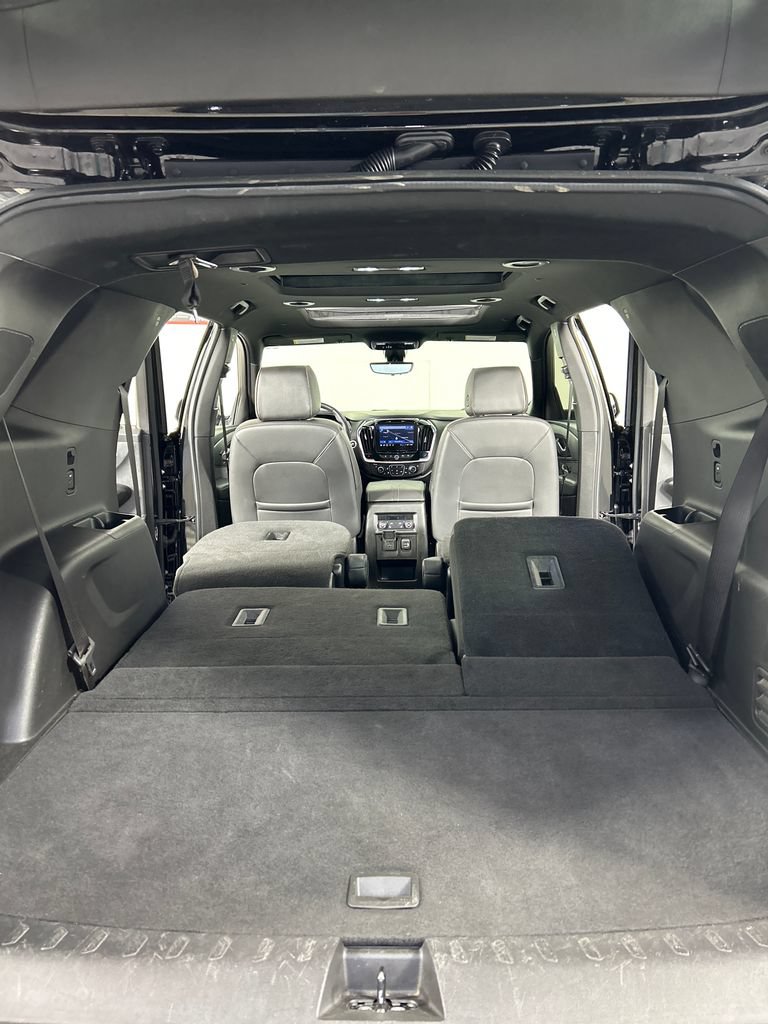 Used 2023 Chevrolet Traverse High Country FWD image 23