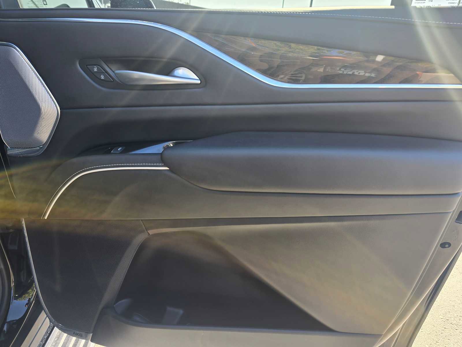 Used 2024 Cadillac Escalade ESV Premium Luxury Platinum image 13