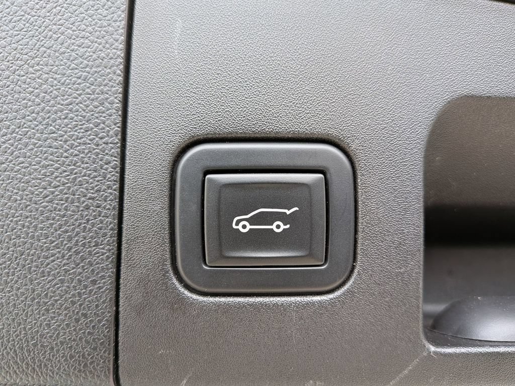 Used 2023 Cadillac XT4 Sport w/ Cold Weather Package AWD/4WD image 31