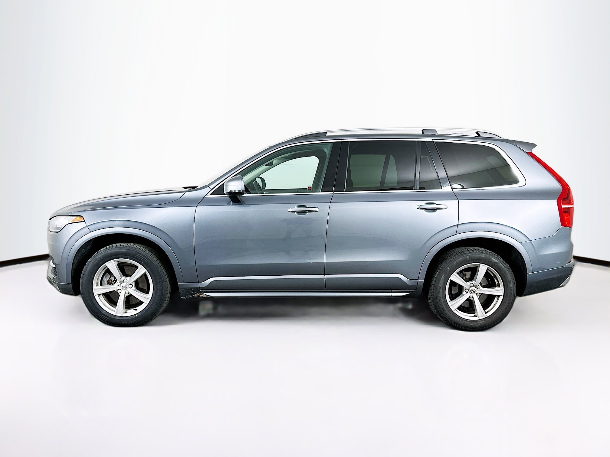 Used 2016 Volvo XC90 T5 Momentum image 4